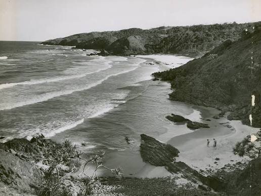 Black and white photograph of Kings Beach from the headland